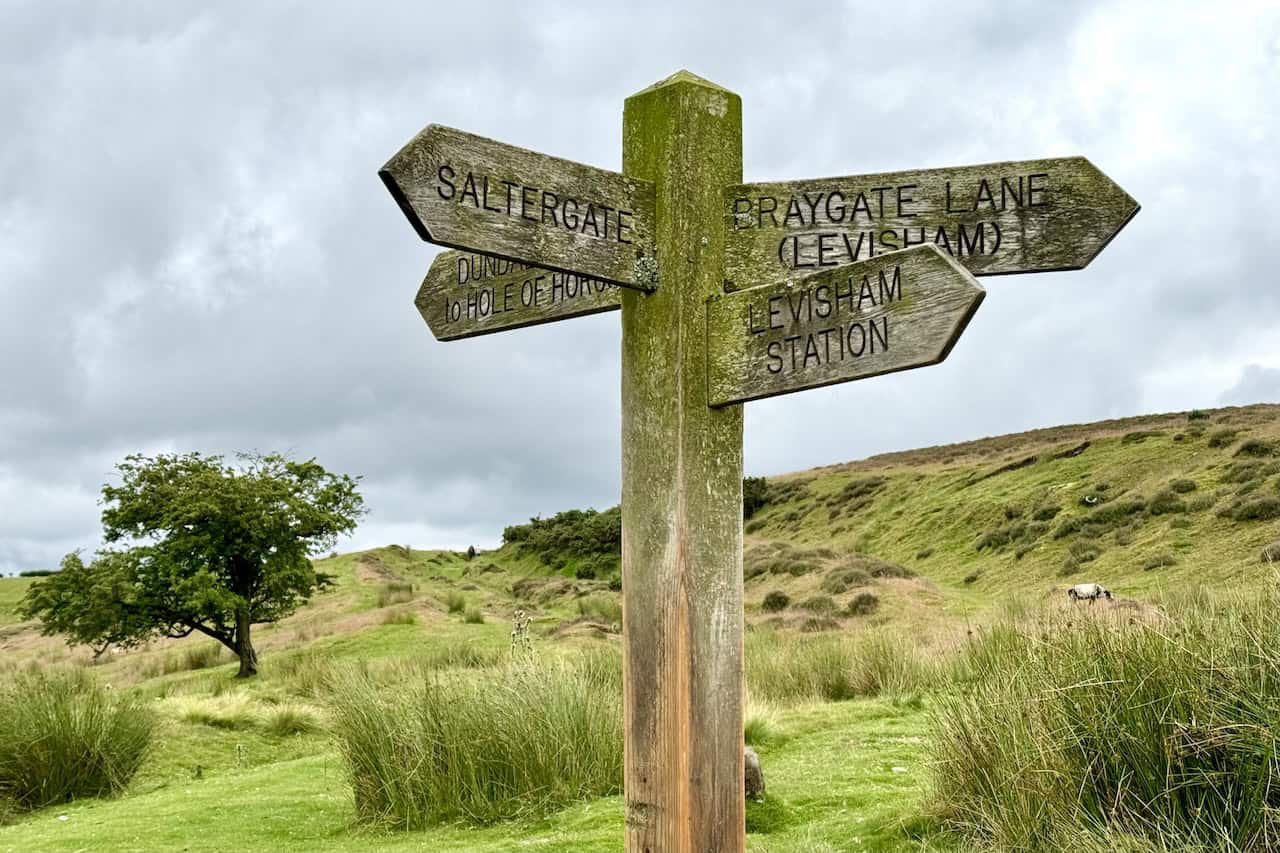 Crossroads at Dundale Rigg after about two and a half miles on the Tabular Hills Walk with five directional options.