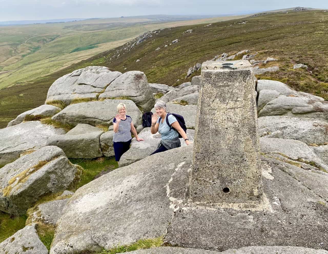 Our trek reaches Simon’s Seat, towering at 485 metres (1591 feet). This striking outcrop of millstone grit rewards us with spectacular views of Wharfedale and beyond, marking the halfway point of our Simon's Seat walk.