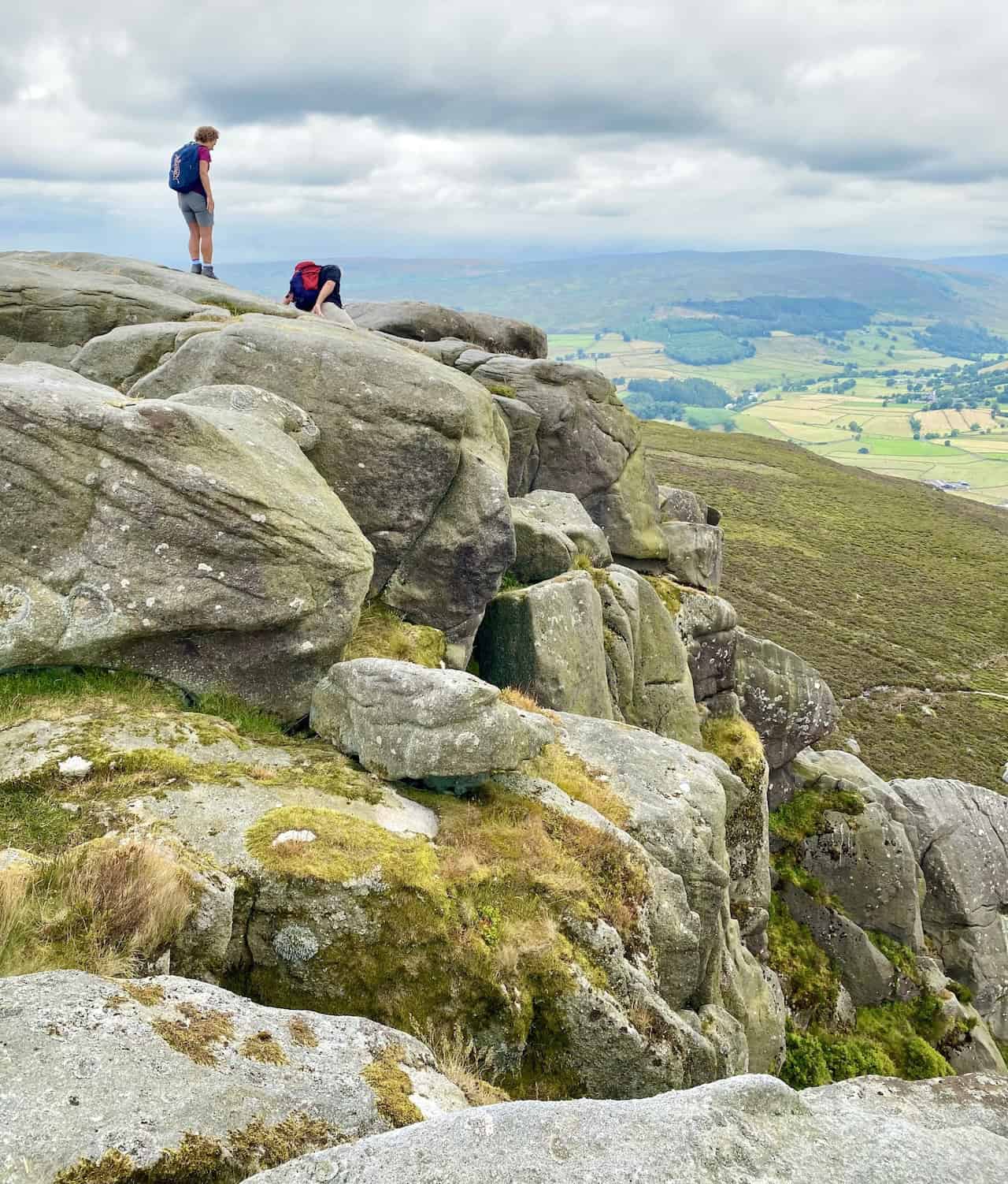 Our trek reaches Simon’s Seat, towering at 485 metres (1591 feet). This striking outcrop of millstone grit rewards us with spectacular views of Wharfedale and beyond, marking the halfway point of our Simon's Seat walk.